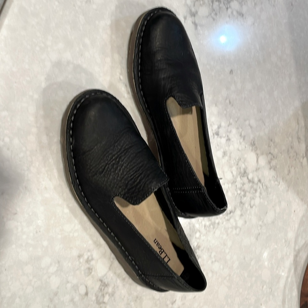 LL Bean Women’s Black Leather Flats. Size 7